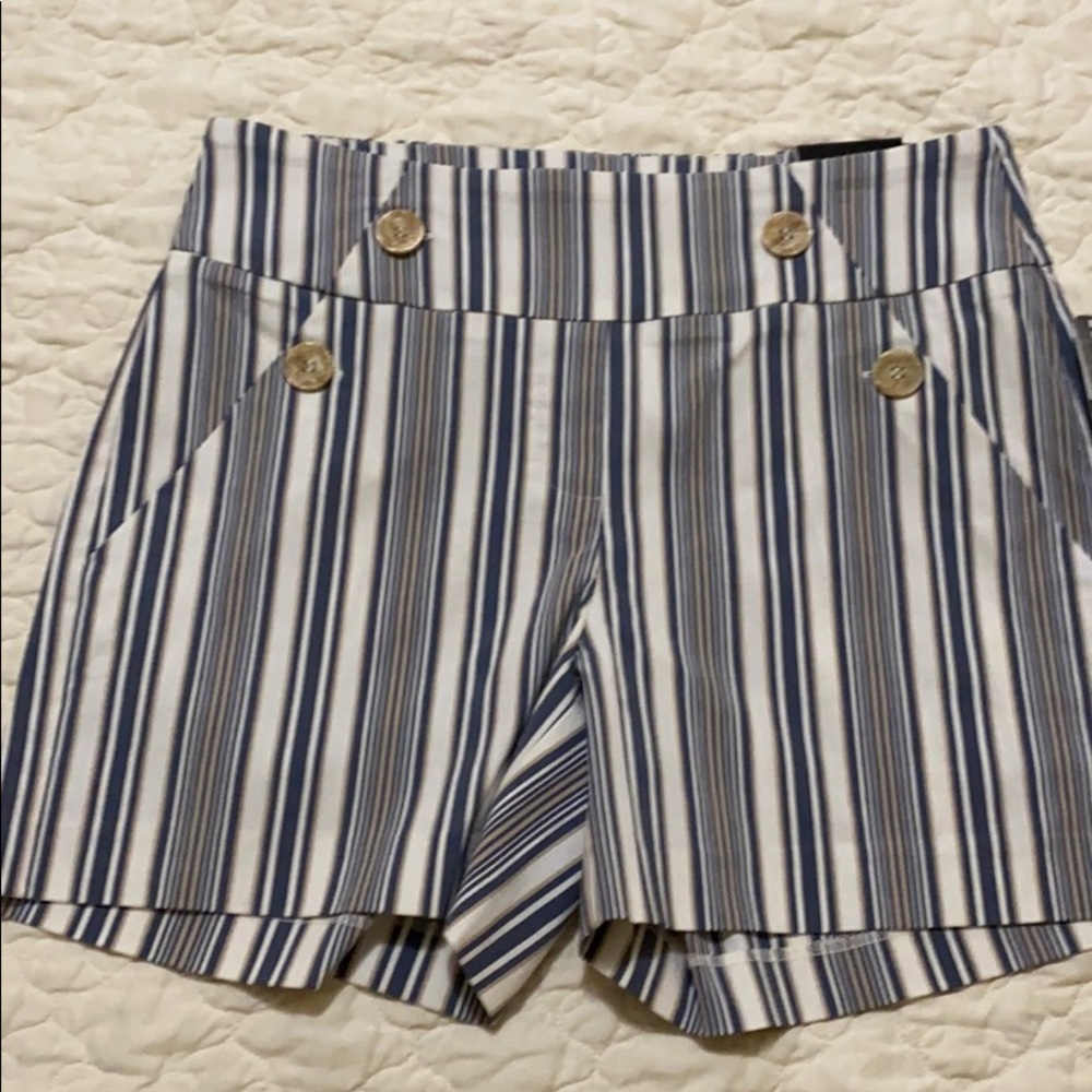 SOHO APPAREL LTD New York woman short